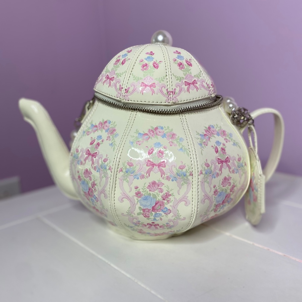 Sugar Thrillz White Teapot Purse